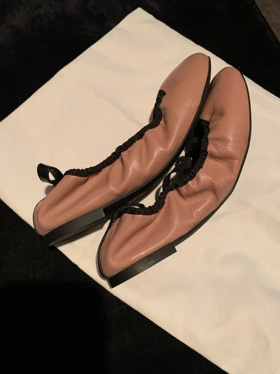 TORY BURCH
Soft Scrunch Leather
Ballet Flat In Blush Pink /with Black Trim - Picture 5 of 11